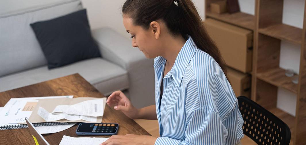 Как платить самозанятому с расчетного счета ООО: как переводить деньги для оплаты услуг